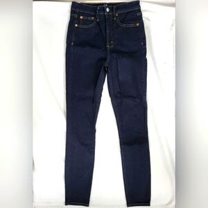 Beautiful GAP Skinny Jeans, 26